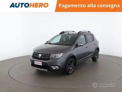 Grigio Usata 2017 Dacia Sandero Due volumi | 9399 € (Buon prezzo)
