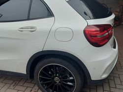 Bianco Usata 2019 Mercedes GLA200 Premium SUV | 23.000 € (Buon prezzo)
