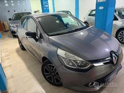 Grigio Usata 2015 Renault Clio IV Tre volumi | 4999 € (Buon prezzo)