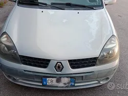 Argento Usata 2002 Renault Clio II Tre volumi | 1350 € (Buon prezzo)