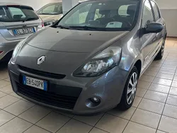 Grigio Usata 2010 Renault Clio II Dynamique Tre volumi | 4600 € (Buon prezzo)