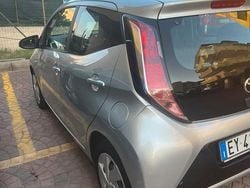 Usata 2015 Toyota Aygo X-play Due volumi | 8600 € (Buon prezzo)