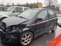 Nero Usata 2002 Toyota Yaris Tre volumi | 1200 € (Super prezzo)