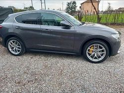 Grigio Usata 2017 Alfa Romeo Stelvio SUV | 16.500 €