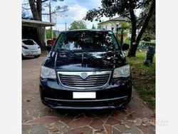 Nero Usata 2012 Lancia Voyager Platinum Monovolume | 8550 € (Buon prezzo)