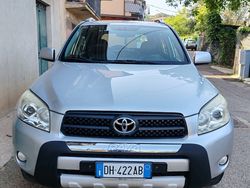 Grigio Usata 2007 Toyota RAV4 SUV | 6900 € (Cara)