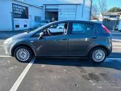 Usata 2009 Fiat Grande Punto Due volumi | 2400 € (Buon prezzo)