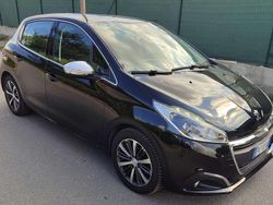 Nero perlato Usata 2017 Peugeot 208 Allure Due volumi | 6000 € (Ottimo prezzo)