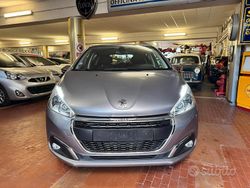 Grigio Usata 2019 Peugeot 208 Signature Sky Due volumi | 10.200 € (Buon prezzo)