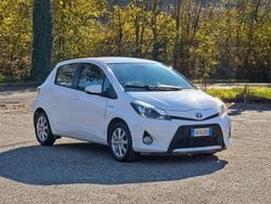 Bianco Usata 2014 Toyota Yaris Hybrid Lounge Tre volumi | 5900 € (Buon prezzo)