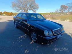 Usata 1999 Mercedes E220 Tre volumi | 3490 €