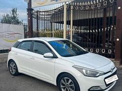 Bianco Usata 2015 Hyundai i20 Comfort Tre volumi | 5999 € (Buon prezzo)