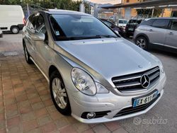 Grigio Usata 2009 Mercedes R320 Monovolume | 8990 € (Buon prezzo)