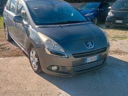 Grigio Usata 2011 Peugeot 5008 Monovolume | 2700 € (Super prezzo)