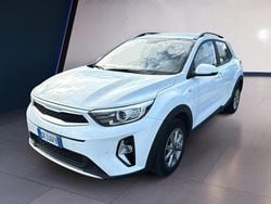 Bianco Usata 2022 Kia Stonic Urban SUV | 13.900 € (Buon prezzo)