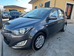 Grigio Usata 2013 Hyundai i20 Tre volumi | 4500 € (Buon prezzo)