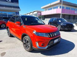 Rosso marrakesh / tetto nero Usata 2024 Suzuki Vitara SUV | 21.400 € (Buon prezzo)
