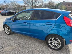Blu/azzurro Usata 2013 Ford Fiesta Ghia Due volumi | 8000 € (Buon prezzo)