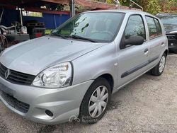 Grigio Usata 2010 Renault Clio II Tre volumi | 2990 € (Buon prezzo)