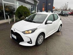 Bianco Usata 2023 Toyota Yaris Active Due volumi | 14.290 € (Buon prezzo)