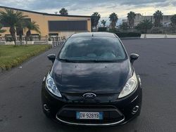 Usata 2009 Ford Fiesta Tre volumi | 4300 € (Buon prezzo)