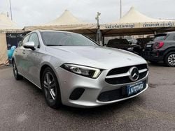 Grigio Usata 2019 Mercedes A180 Business Tre volumi | 21.990 € (Buon prezzo)