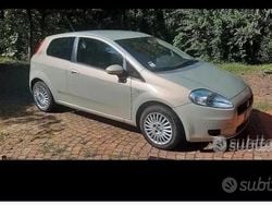 Giallo Usata 2006 Fiat Grande Punto Due volumi | 1600 € (Buon prezzo)