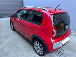 Rosso Usata 2014 VW up! Due volumi | 8000 € (Buon prezzo)