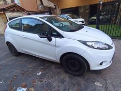 Bianco Usata 2010 Ford Fiesta Titanium Tre volumi | 2950 € (Ottimo prezzo)