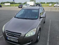 Usata 2009 Kia Ceed EX Tre volumi | 4000 € (Molto cara)