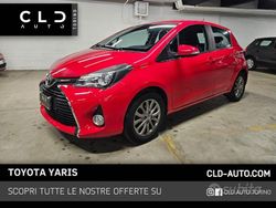 Rosso Usata 2016 Toyota Yaris Tre volumi | 8100 € (Buon prezzo)