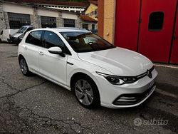 Bianco Usata 2021 VW Golf VIII Style Tre volumi | 24.000 € (Buon prezzo)