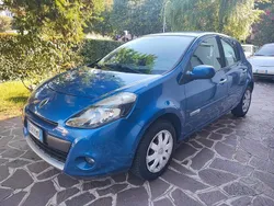 Blu Usata 2010 Renault Clio II Tre volumi | 2700 € (Buon prezzo)