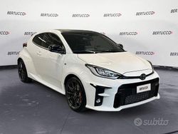 Bianco Usata 2022 Toyota Yaris Tre volumi | 40.000 € (Buon prezzo)