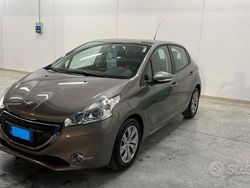 Usata 2014 Peugeot 208 Due volumi | 6000 €