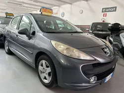 Grigio Usata 2009 Peugeot 207 Tre volumi | 4490 € (Buon prezzo)