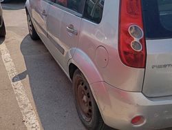 Grigio Usata 2006 Ford Fiesta Due volumi | 1200 € (Ottimo prezzo)