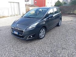 Usata 2015 Peugeot 5008 Monovolume | 5800 € (Cara)