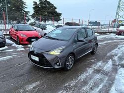 Grigio Usata 2017 Toyota Yaris Hybrid Style Due volumi | 12.990 € (Buon prezzo)