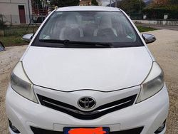 Bianco Usata 2014 Toyota Yaris Trend Tre volumi | 6500 € (Buon prezzo)
