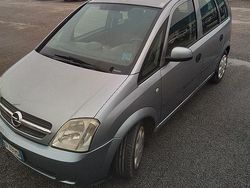 Grigio Usata 2004 Opel Meriva Monovolume | 950 €
