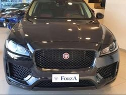 Nero metallizzato Usata 2021 Jaguar F-Pace R-Sport SUV | 27.500 € (Ottimo prezzo)