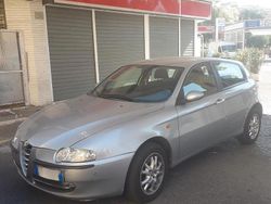 Grigio Usata 2001 Alfa Romeo 147 Due volumi | 900 € (Ottimo prezzo)