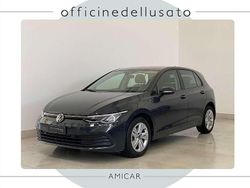 Grigio Usata 2021 VW Golf VIII Life Tre volumi | 21.900 € (Buon prezzo)
