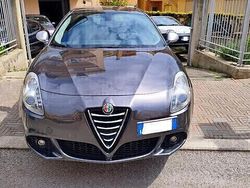 Grigio Usata 2011 Alfa Romeo Giulietta Distinctive Tre volumi | 6499 € (Molto cara)