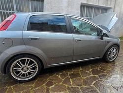 Grigio Usata 2005 Fiat Grande Punto Due volumi | 3000 € (Buon prezzo)