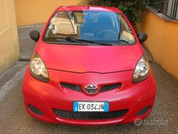 Rosso Usata 2011 Toyota Aygo Connect Style Due volumi | 4200 € (Buon prezzo)