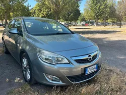 Usata 2010 Opel Astra Tre volumi | 3800 € (Buon prezzo)