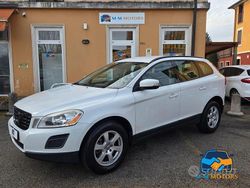 Bianco Usata 2010 Volvo XC60 R-Design SUV | 10.990 € (Buon prezzo)