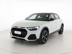Bianco ghiaccio metallizzato Nuova 2025 Audi A1 Ambiente Tre volumi | 29.500 € (Ottimo prezzo)